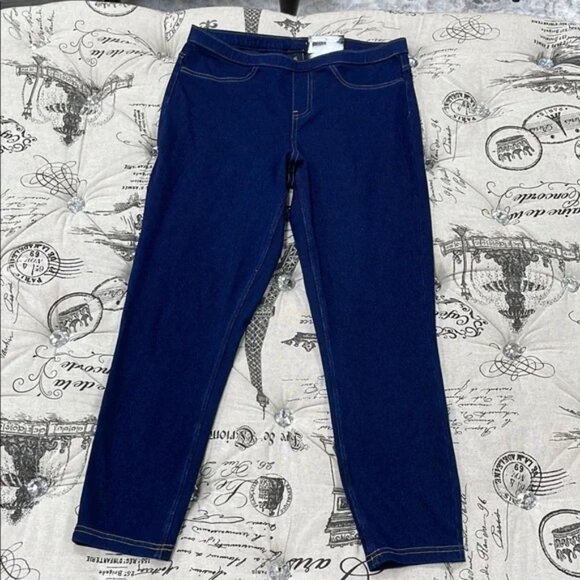 HUE Classic Stretch Denim Legging - Picture 2 of 10